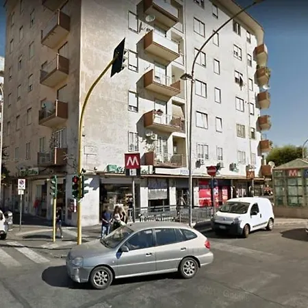 Bright 2 Min From Metro Station דירה