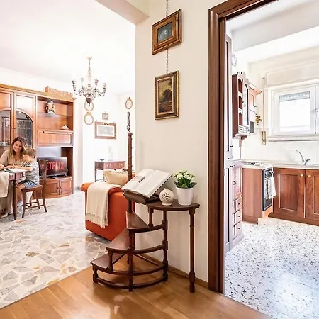 Bright 2 Min From Metro Station Apartment Rom